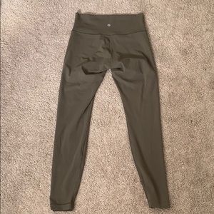 Lulu lemon wunder under sage green